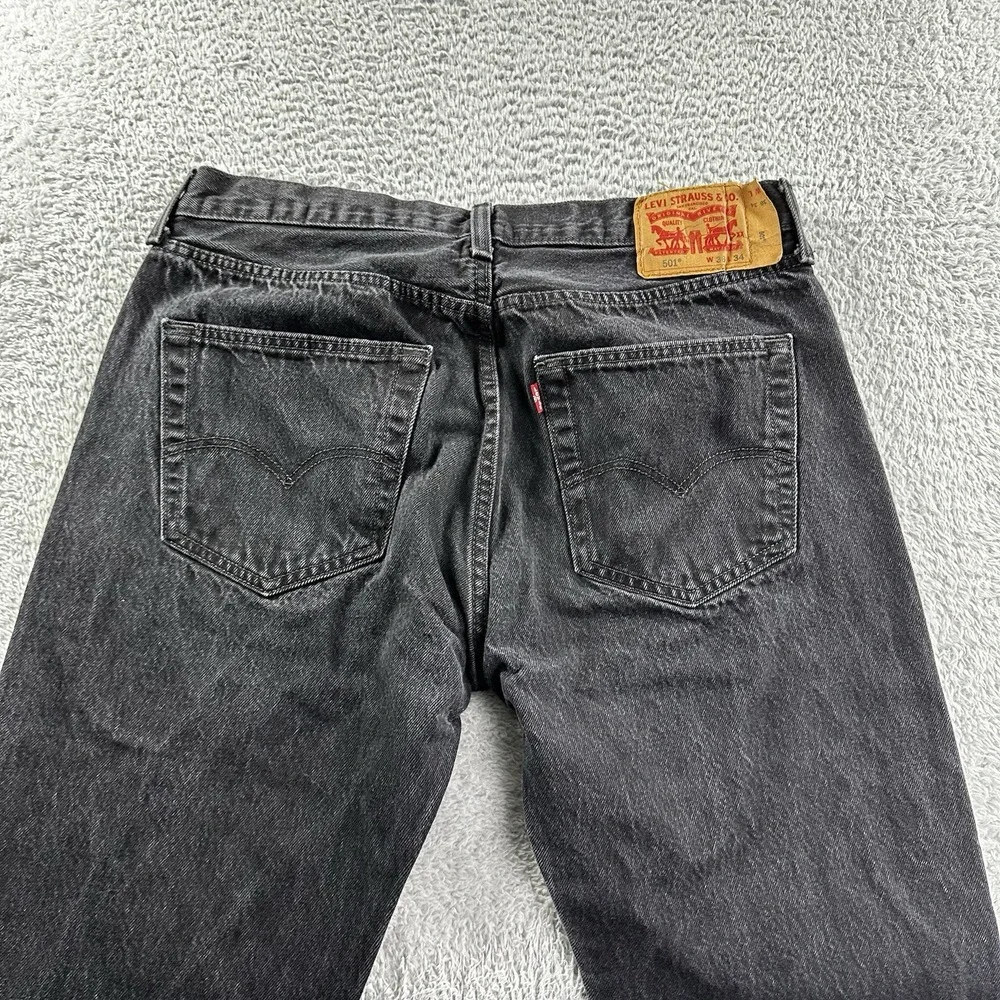 Levis excellent preowned